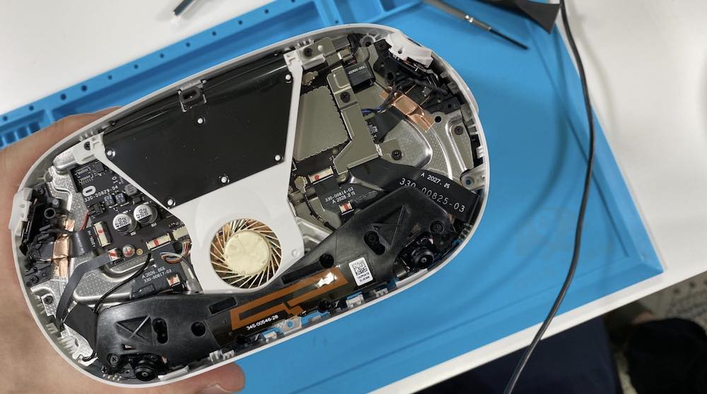 Oculus Quest 2: Teardown zeigt nackte VR-Brille Oculus_Quest_2_Teardown_Gehäusefront