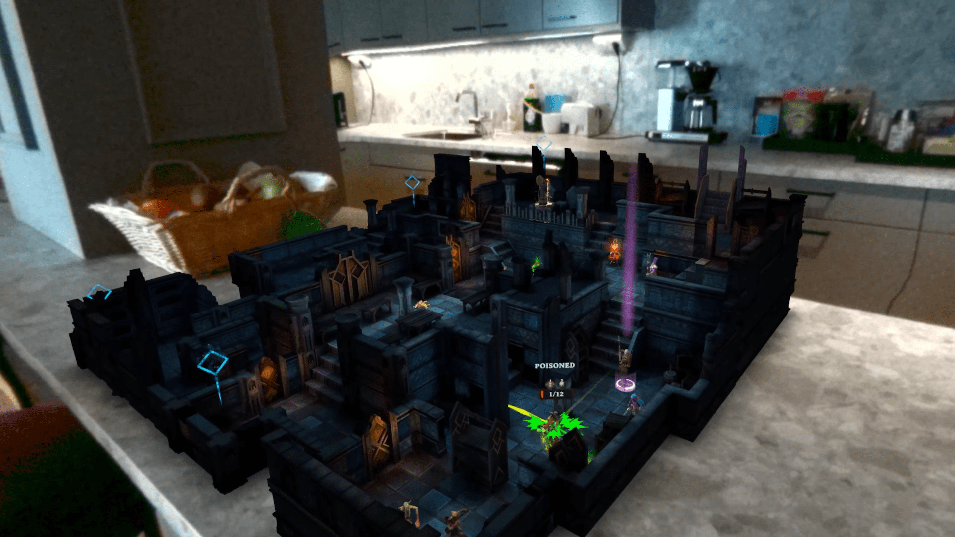 Ein digitales Spielbrett steht auf dem Küchentisch. Es wird durch eine VR-Brille mit integrierten Videokameras betrachtet.