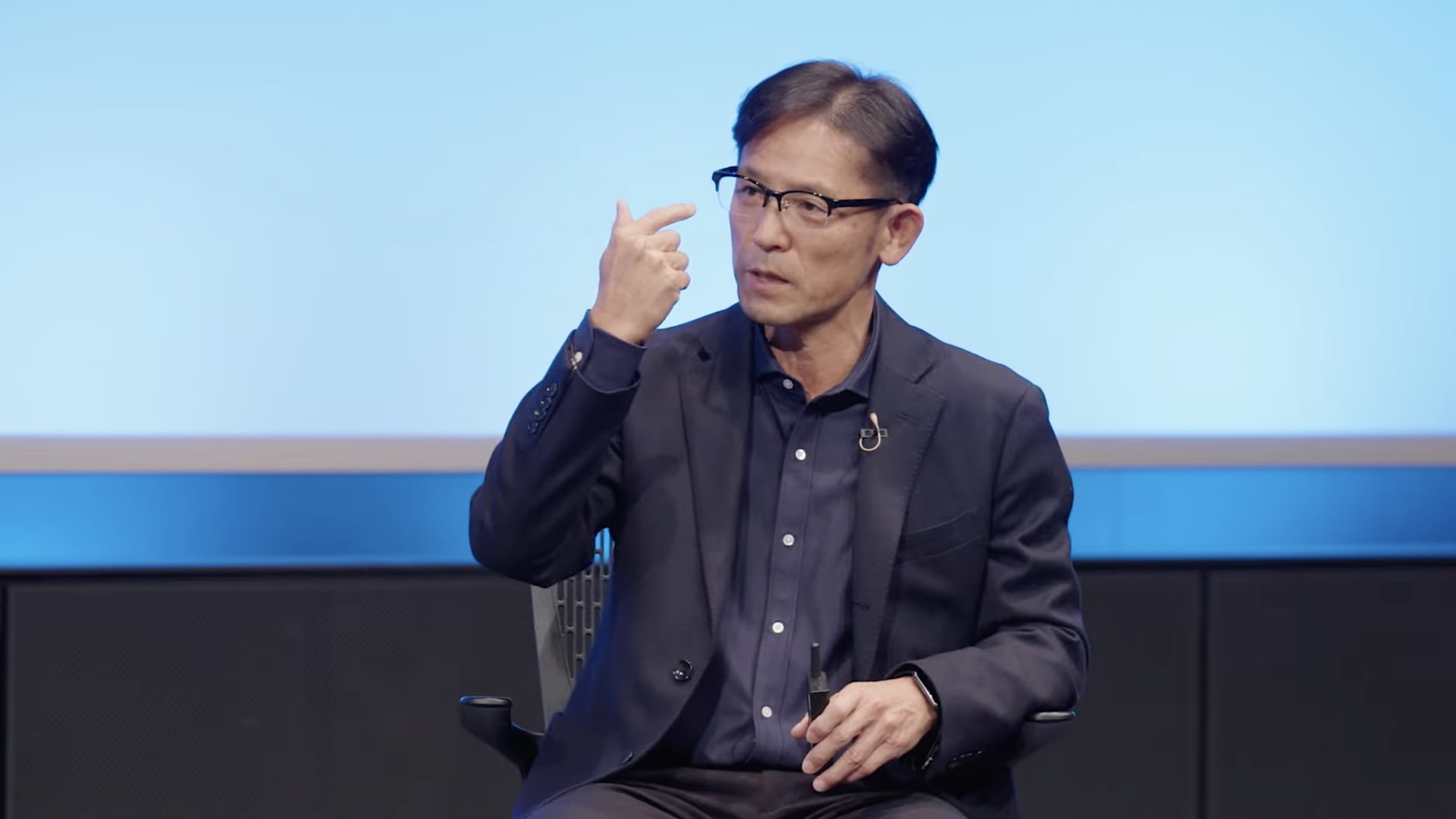 Sonys AR-Forscher Hiroshi Mukawa während einer Podiumsdiskussion auf der STEF 2022.