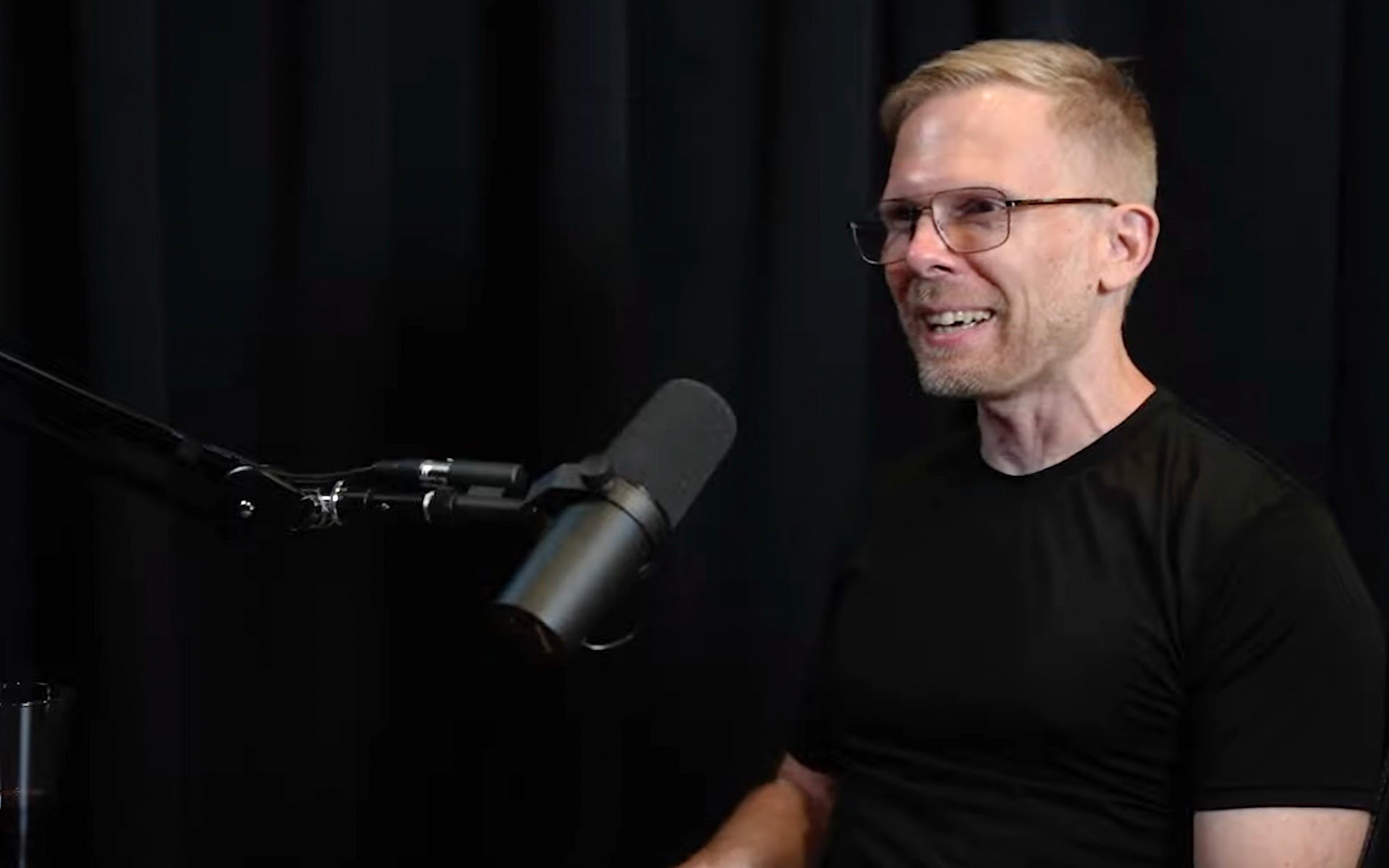 Carmack spricht in Lex Fridmans Studio.