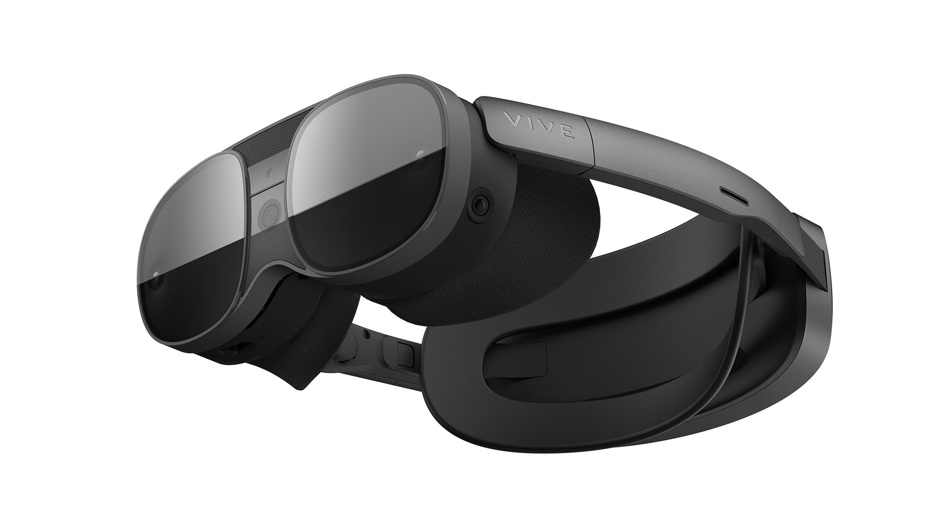 Schwebende HTC Vive XR Elite schräg von vorne gesehen.