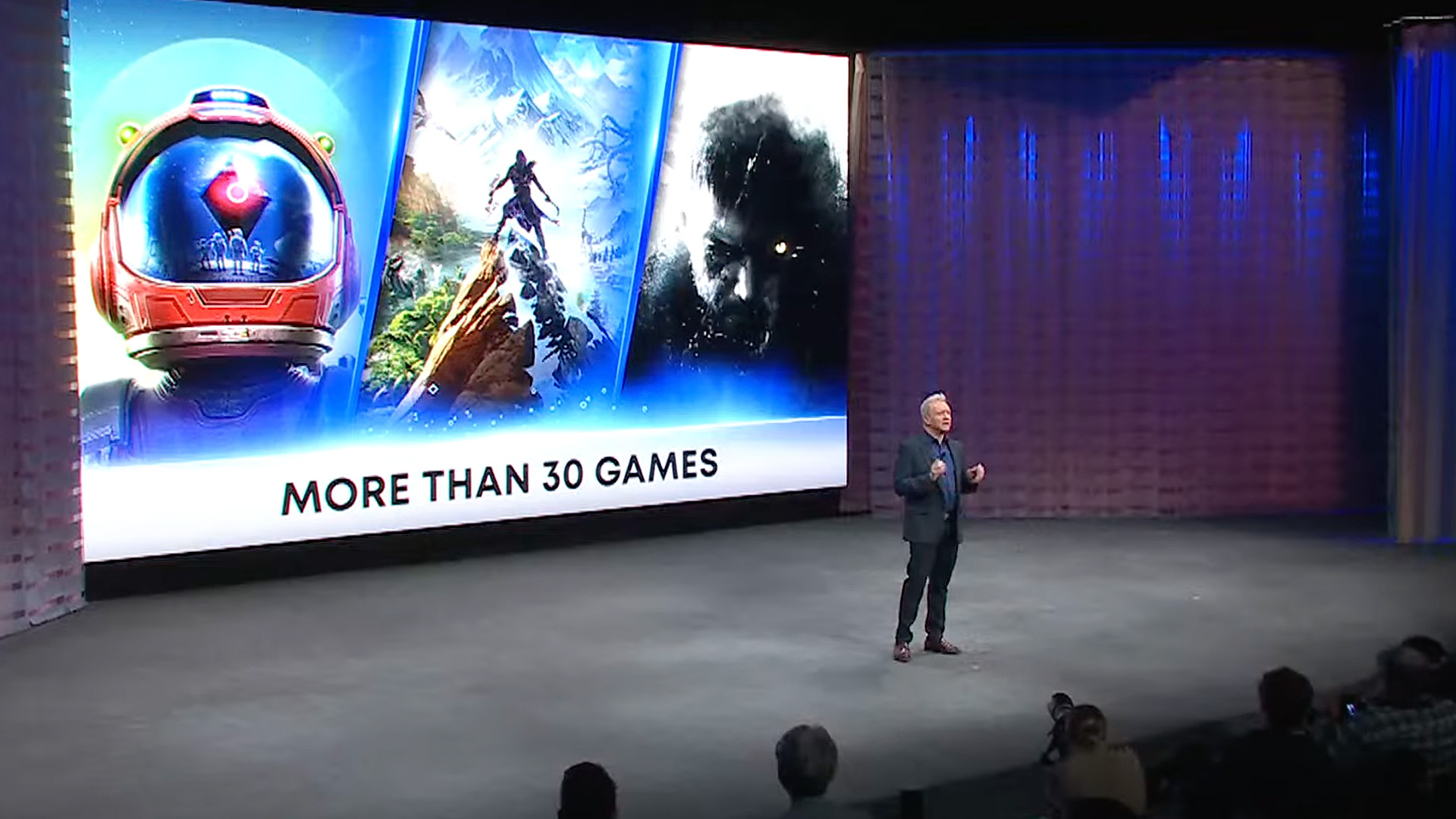 Playstation-Chef Jim Ryan auf der Bühne der CES-Pressekonferenz.